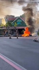 Moradores fazem protesto em frente a bar na Boa Viagem