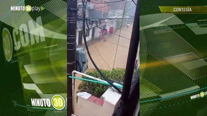 La quebrada Doña María se desbordó en San Antonio de Prado causando inundaciones