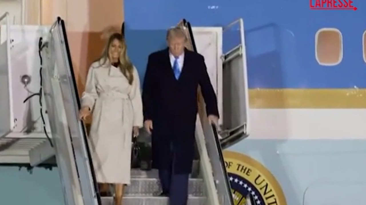 L'arrivo di Donald Trump e di sua moglie Melania a Roma per i funerali del Papa