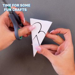 Let's DIY some heart shaped snowflakes! ❄️💕