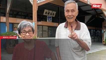 Pasangan warga emas naik bas dari KL pulang mengundi