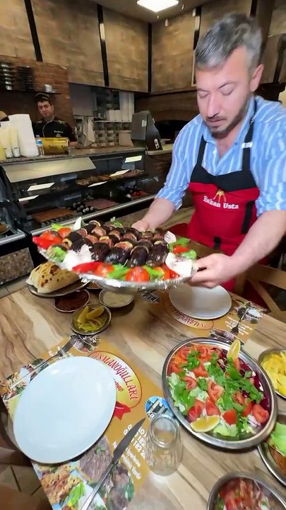 O meşhur tepsi..☺️ siz patlıcan kebabı nasıl yersiniz😎