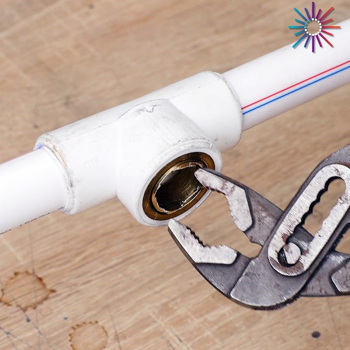 Plumbing hack to save the day 💧🔧