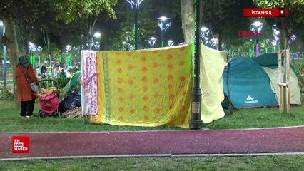 İstanbul'da depremin ardından 3'ncü gece; ateş başında bağlama çalıp türkü söylediler