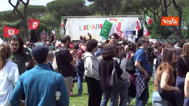 25 aprile, i manifestanti al corteo Anpi: Difendere antifascismo è tutelare la democrazia