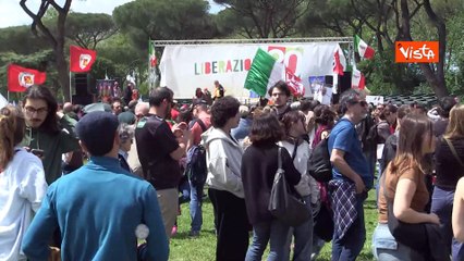 25 aprile, i manifestanti al corteo Anpi: "Difendere antifascismo è tutelare la democrazia"