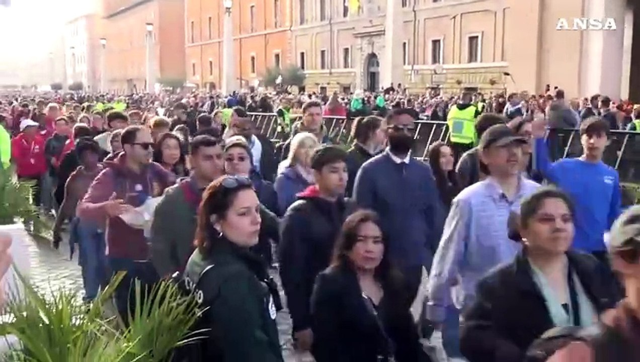 Funerale Papa Francesco, un fiume di fedeli in via della Conciliazione
