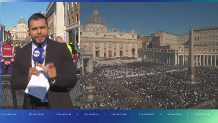Cientos de fieles llegan al funeral del papa de Francisco en la plaza de San Pedro
