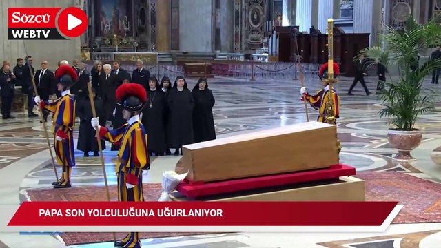 Papa son yolculuğuna uğurlanıyor