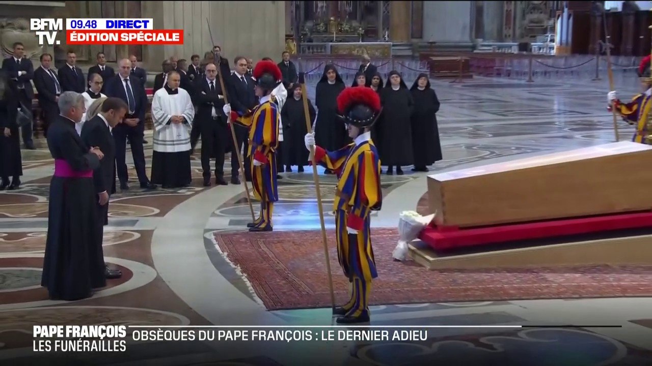 Obsèques du pape François: Emmanuel Macron et sa femme Brigitte se recueillent devant le cercueil du souverain pontife avant la cérémonie