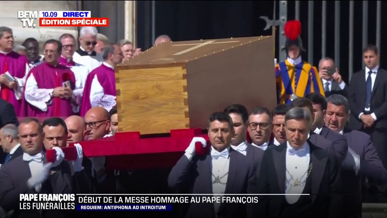 Obsèques du pape François: la messe débute sur la place Saint-Pierre au Vatican, le cercueil du pape sorti de la basilique
