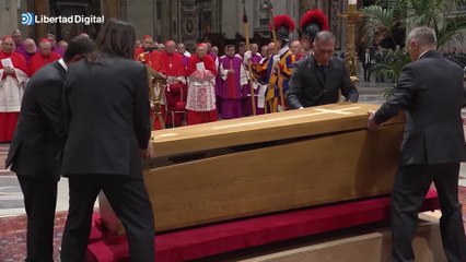 La última imagen del papa Francisco: así sellaron su féretro antes del funeral
