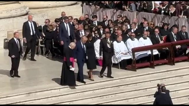 L' incontro di Trump e Zelensky a San Pietro per i funerali del Papa