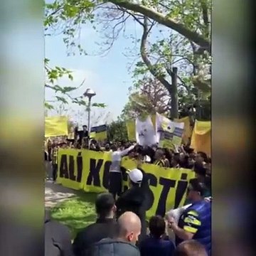 Fenerbahçe taraftarından Ali Koç'a istifa çağrısı