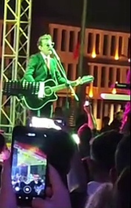 Ayna Yenidende Sevebiliriz Akdeniz Offical Video