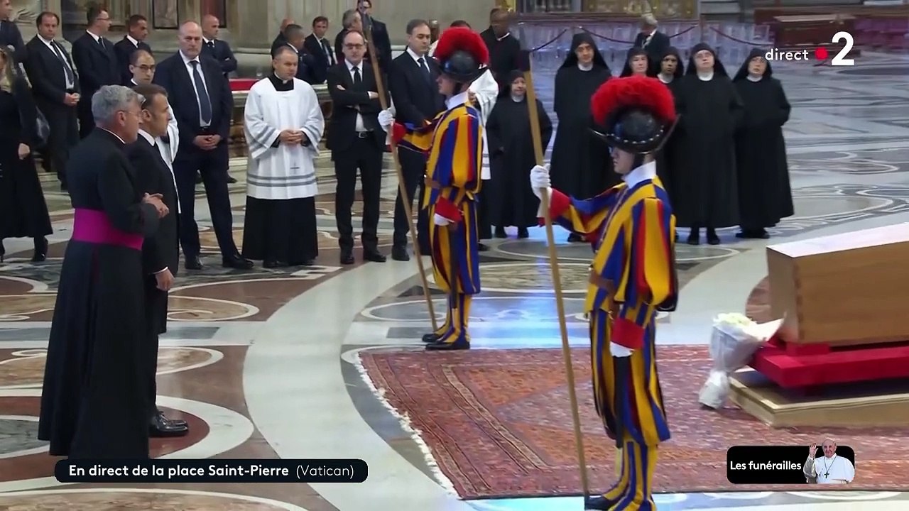 Emmanuel Macron et Brigitte rendent hommage au pape François au VaticanObsèques du pape François à Rome
