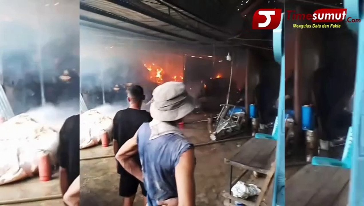 Diduga Dipukul Anak Pemilik Gudang Batok Kelapa, Petugas Damkar Lapor ke Pihak KepolisianMaulana Malik Ibrahim seorang petugas Damkar Kecamatan Lubuk Pakam, Pemkab Deli Serdang, Sumatera Utara secara resmi melaporkan anak pemilik guna Batok Kelapa diduga