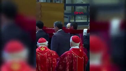 Papa Franciscus'un cenaze törenine 140 bin kişi katıldı