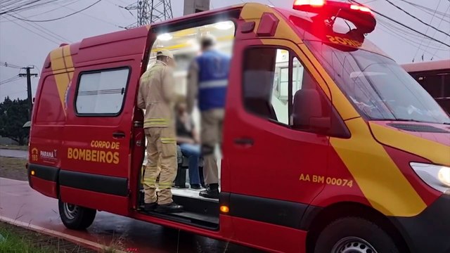 Jovem fica ferida após bater a cabeça dentro de ônibus em Cascavel