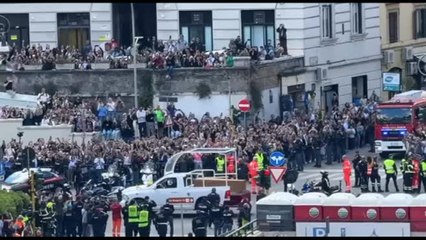 La partenza del feretro di Francesco sulla papamobile