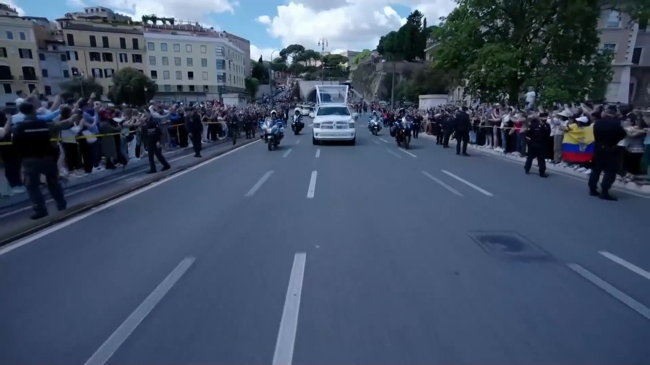 WATCH: Pope Francis embarks on final journey to Santa Maria Maggiore in the Popemobile