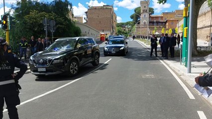 Papa Francesco, il lungo corteo delle auto dei capi di Stato
