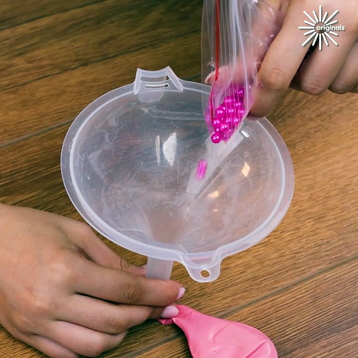 DIY balloon garland magic for fabulous parties! 🎈✨