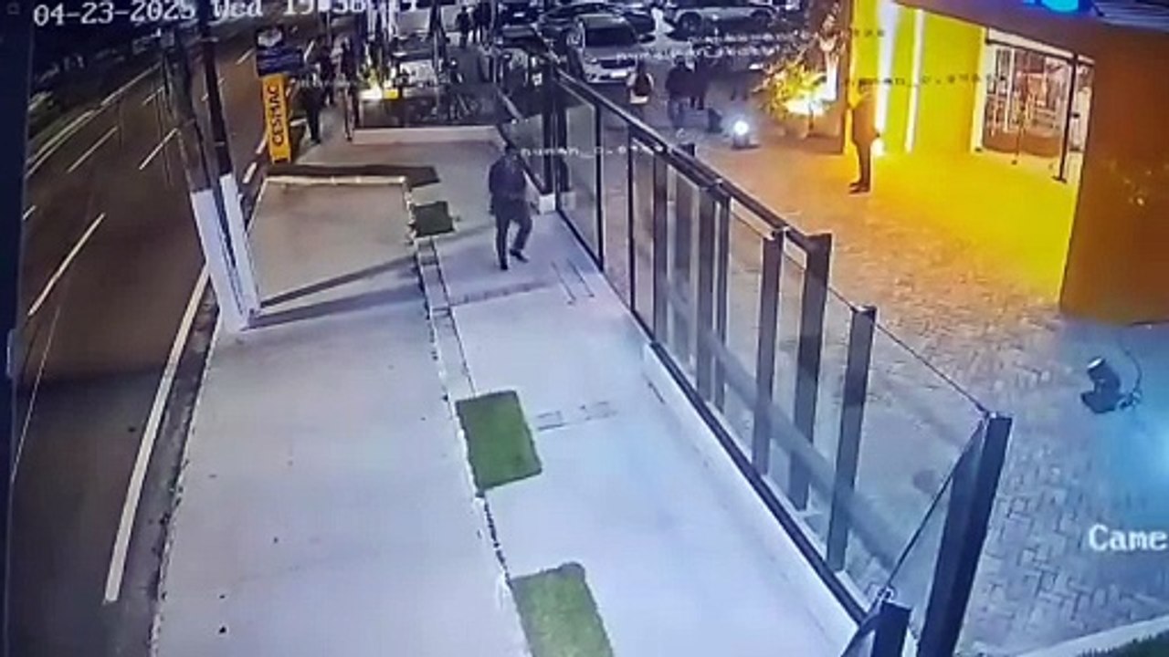Imagens mostram momento em que torcedor do CSA é atingido por ônibus, em Maceió