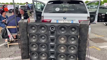Pontedera, Expo Motori: le auto mettono in mostra... le casse
