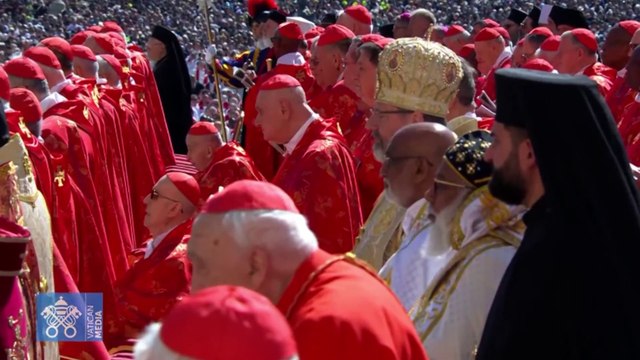 Miles de fieles y líderes despiden a Francisco