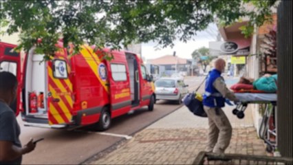 Idosa sofre queda na sala de casa e é socorrida pelo Siate