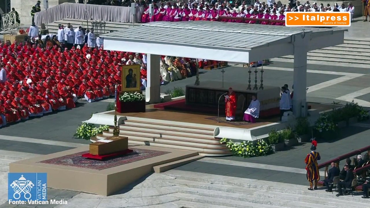 Il video dei momenti più commoventi e importanti dei funerali di Papa Francesco
