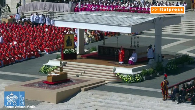 Il video dei momenti più commoventi e importanti dei funerali di Papa Francesco