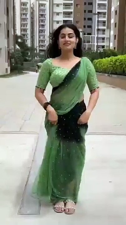 Saree dance