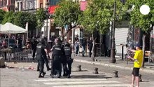 Altercados entre aficionados del Barça y la Policia en la Plaza Nueva de Sevilla