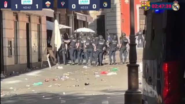 Cargas policiales en la previa del Barcelona vs. Real Madrid