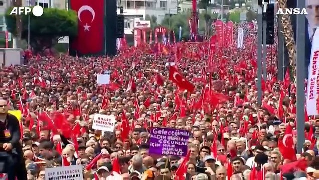Turchia, nuova manifestazione contro l'arresto del leader dell'opposizione Imamoglu