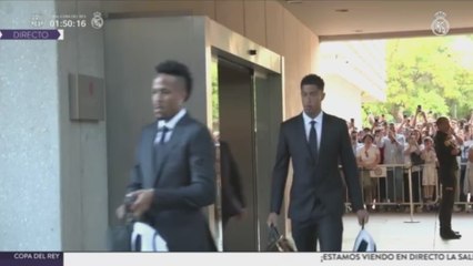 ASÍ SALIÓ el AUTOBÚS del REAL MADRID hacia la CARTUJA
