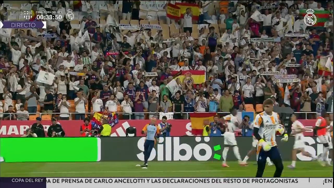 El himno del Real Madrid 'Hala Madrid y nada más' pitado por la afición del Barça