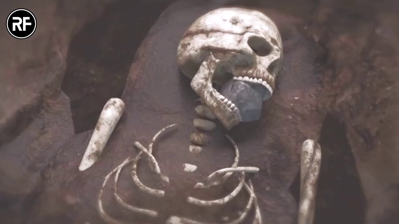 Hallan Esqueletos de VAMPIROS Enterrados en IRLANDA | ¿STRIGOIS, BRUJAS? (Documental Inexplicable)