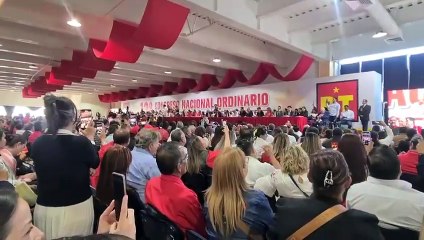 Abuchean a Fernández Noroña en el Congreso Nacional del PT