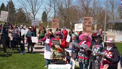 Demonstrators protest arrest of Milwaukee judge outside FBI building