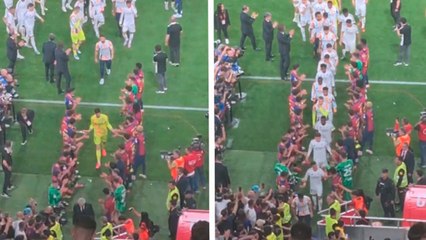 Barcelona le hace el pasillo al Real Madrid para recoger su medalla de subcampeón