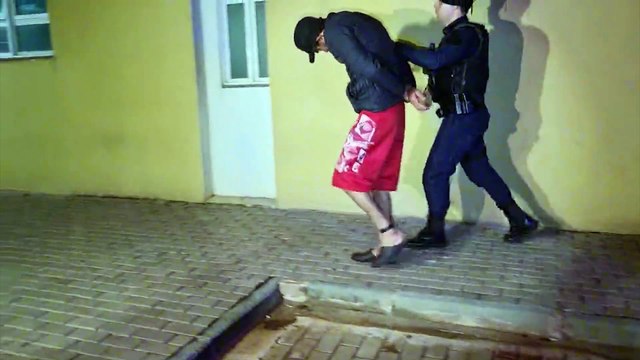 Homem deixa bateria da tornozeleira eletrônica acabar e é preso em Cascavel