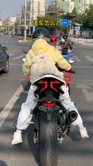 Who says you can't ride a bike if you have short legs? #SouthernLittlePotato #Motorcycle #FemaleRiding #Motorcycle