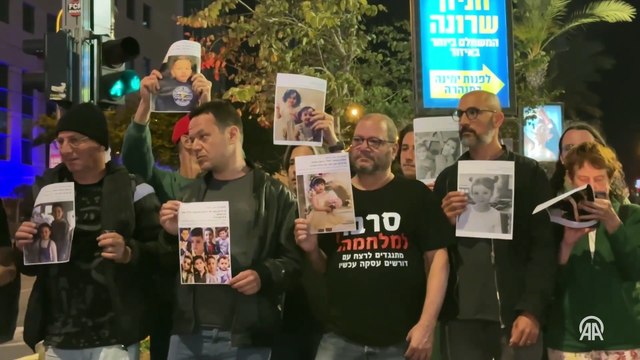 Gazze'de İsrail saldırılarında öldürülen Filistinli çocukların fotoğrafları Tel Aviv'deki gösteride taşındı