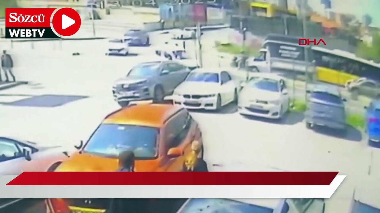 Ataşehir'de motosiklet yayaya çarptı; o anlar kamerada