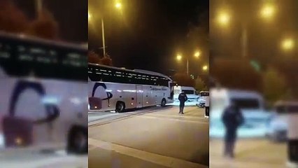 Motosiklet hafif ticari araca çarptı: 2 yaralı