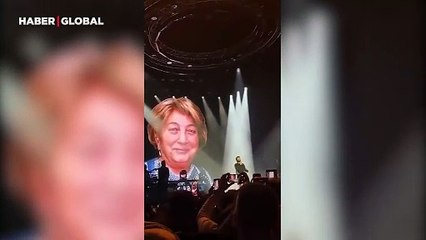 Megastar Tarkan annesini kaybettikten sonra ilk kez sahneye çıktı! Gözyaşları herkesi duygulandırdı