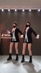 Girls dance with heavy moves 💪